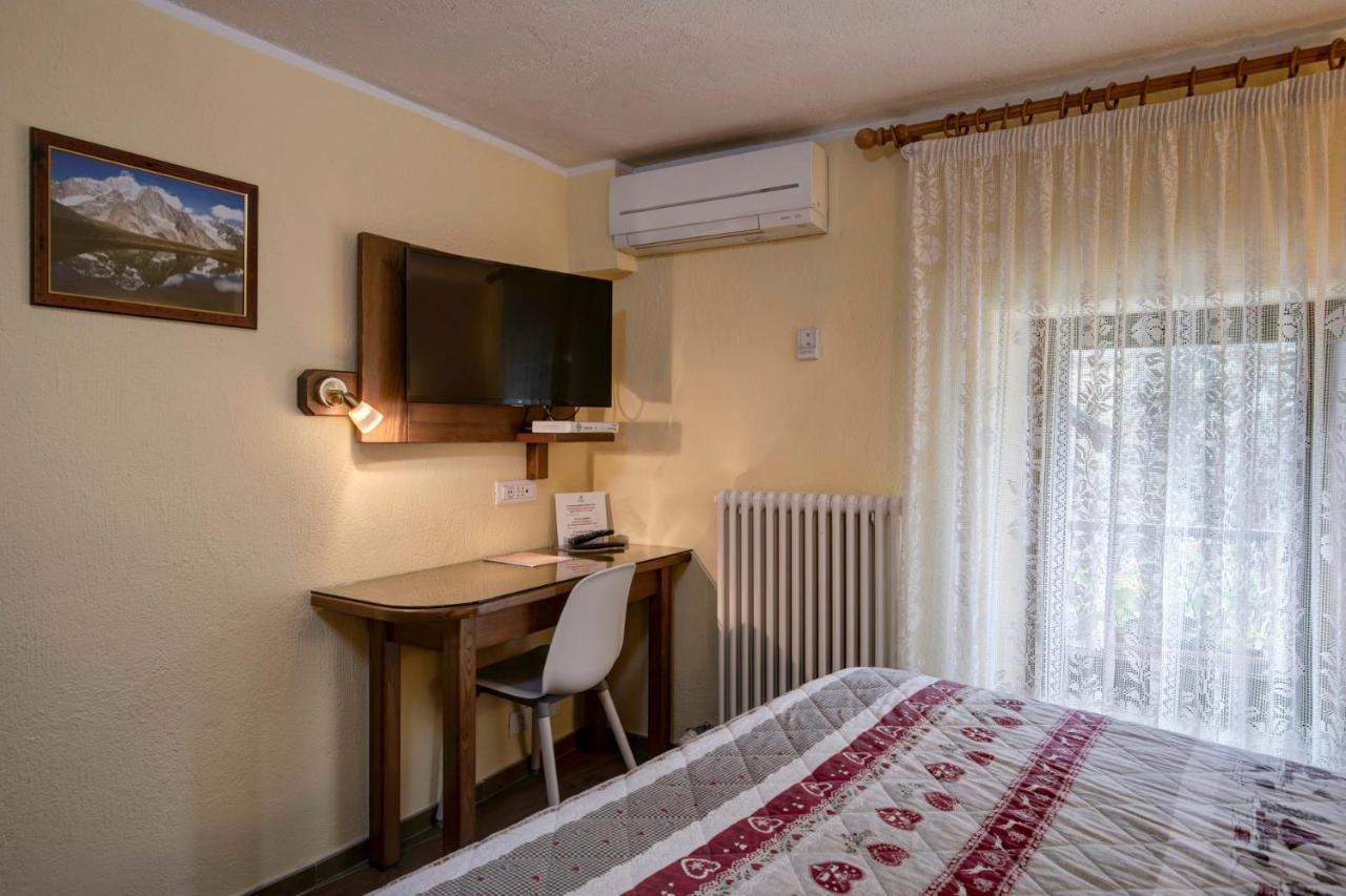 Hotel Cecchin Aosta Ngoại thất bức ảnh