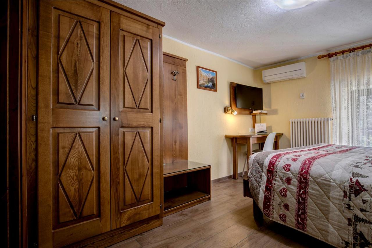 Hotel Cecchin Aosta Ngoại thất bức ảnh