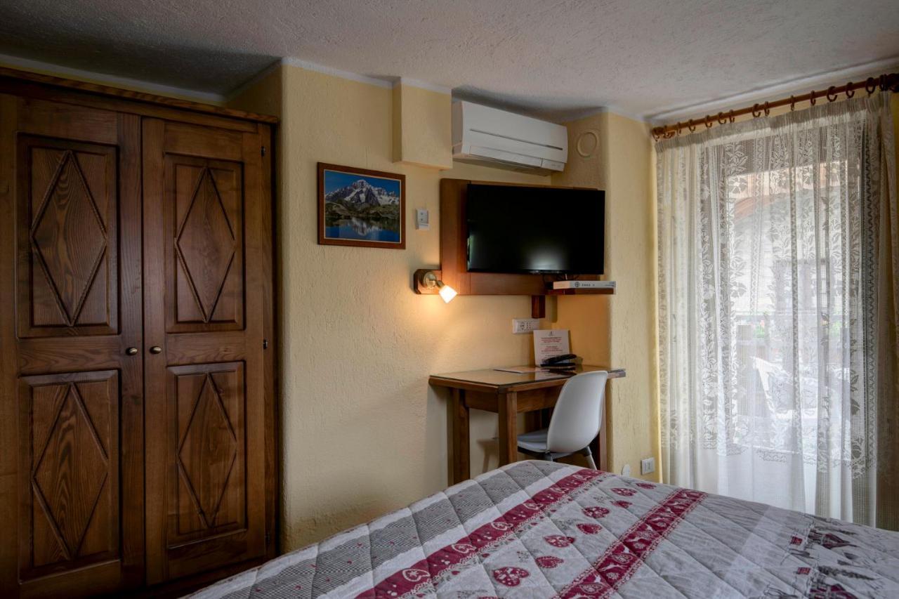 Hotel Cecchin Aosta Ngoại thất bức ảnh