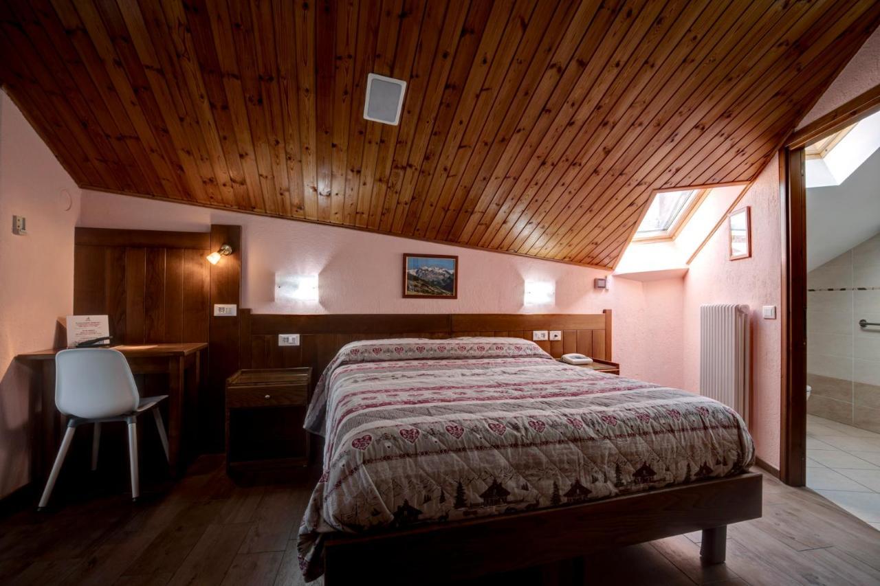 Hotel Cecchin Aosta Ngoại thất bức ảnh