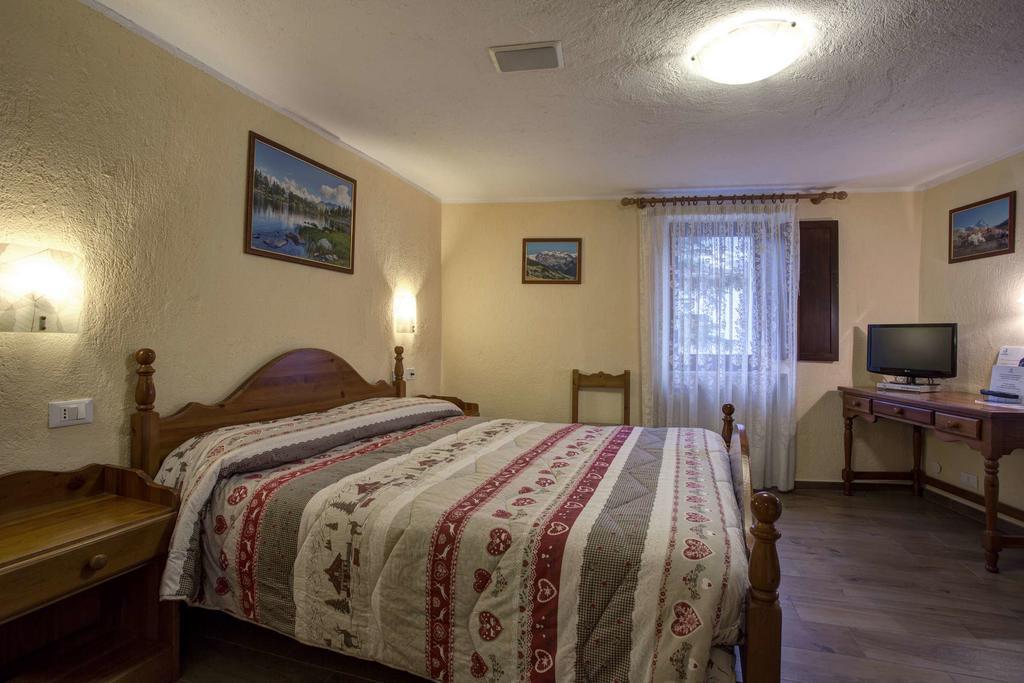 Hotel Cecchin Aosta Ngoại thất bức ảnh