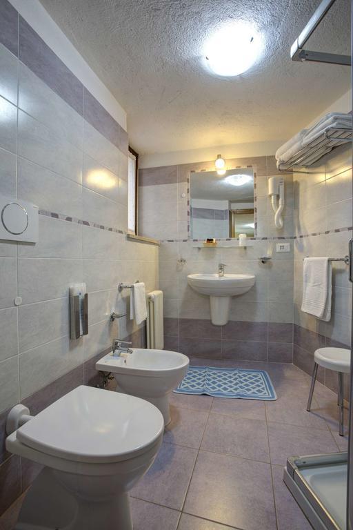 Hotel Cecchin Aosta Ngoại thất bức ảnh