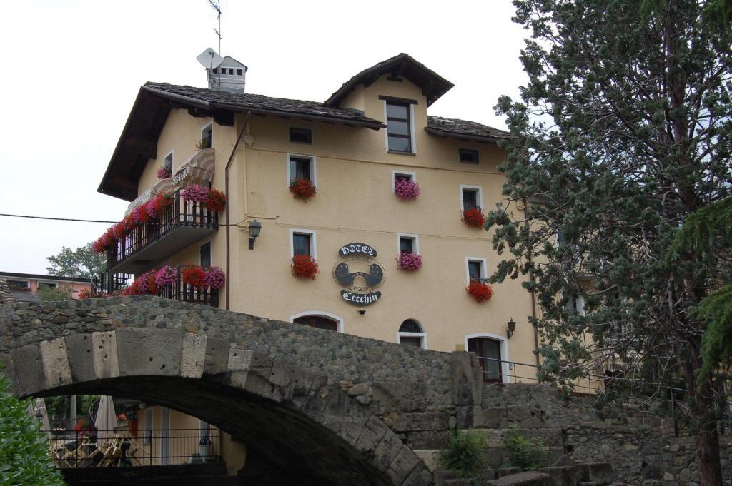 Hotel Cecchin Aosta Ngoại thất bức ảnh
