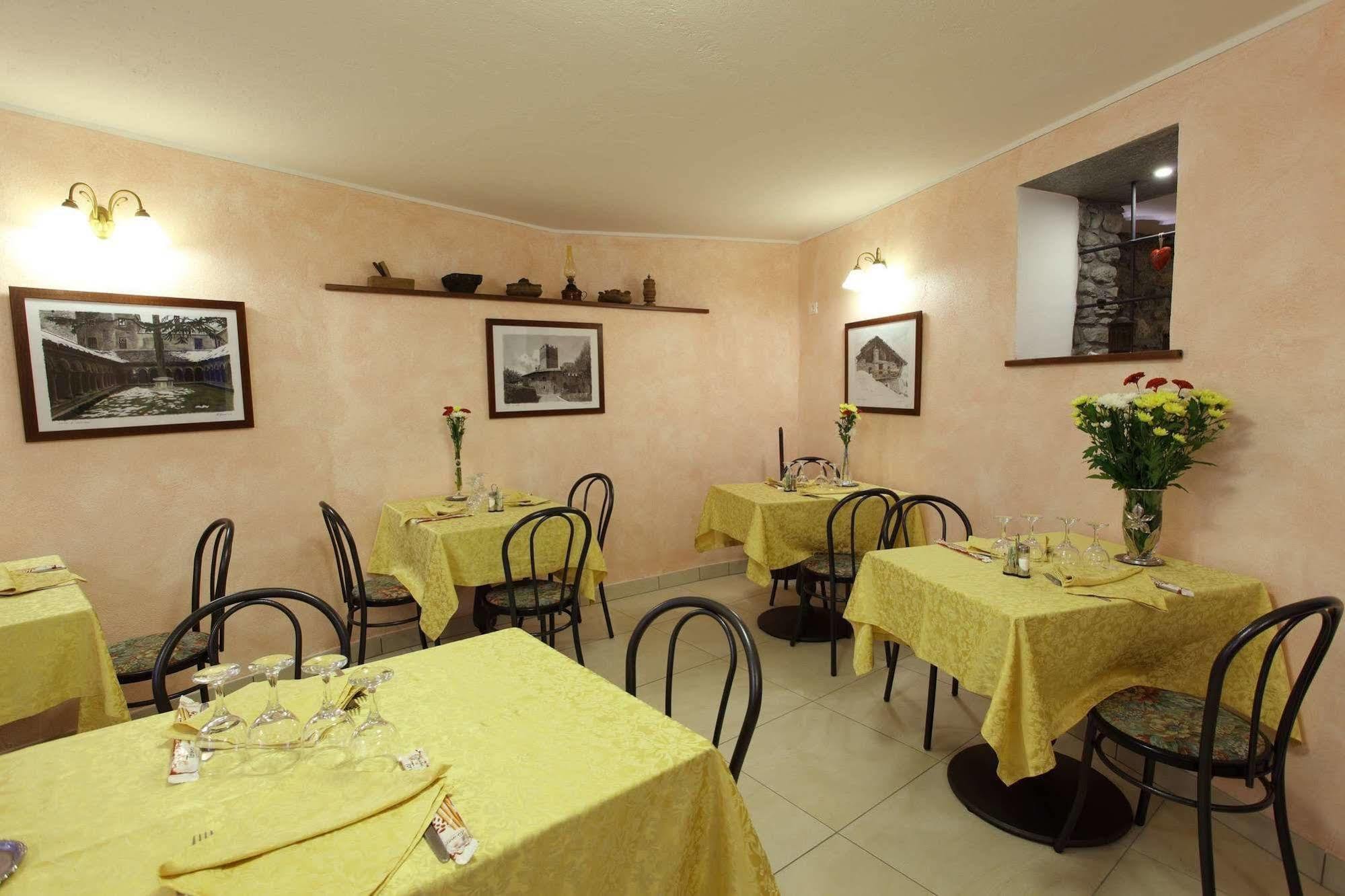 Hotel Cecchin Aosta Ngoại thất bức ảnh