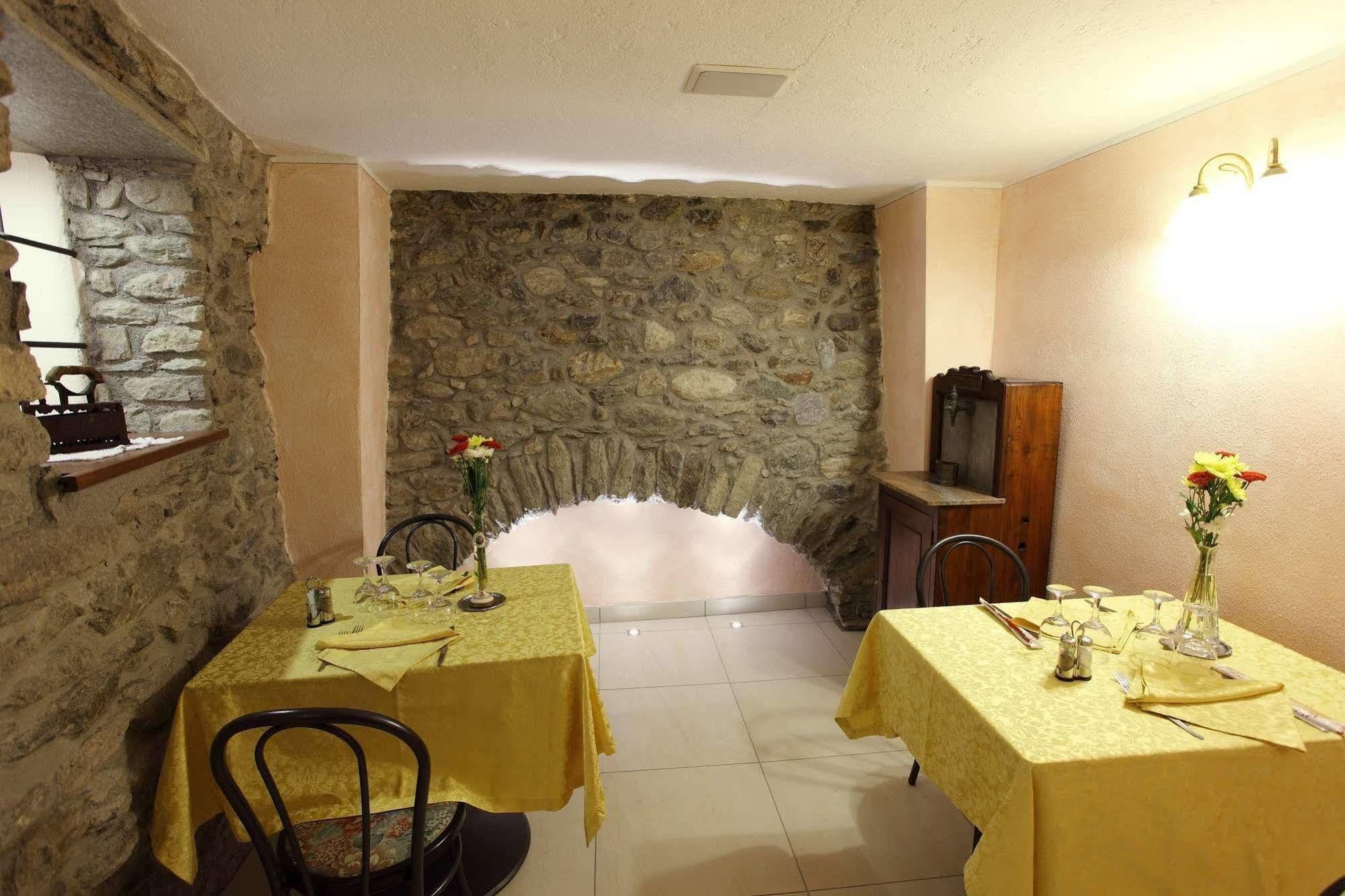 Hotel Cecchin Aosta Ngoại thất bức ảnh