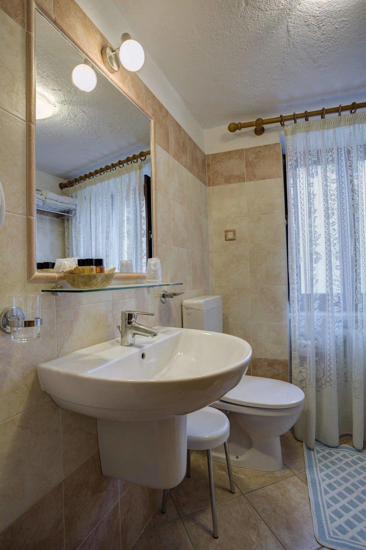 Hotel Cecchin Aosta Ngoại thất bức ảnh