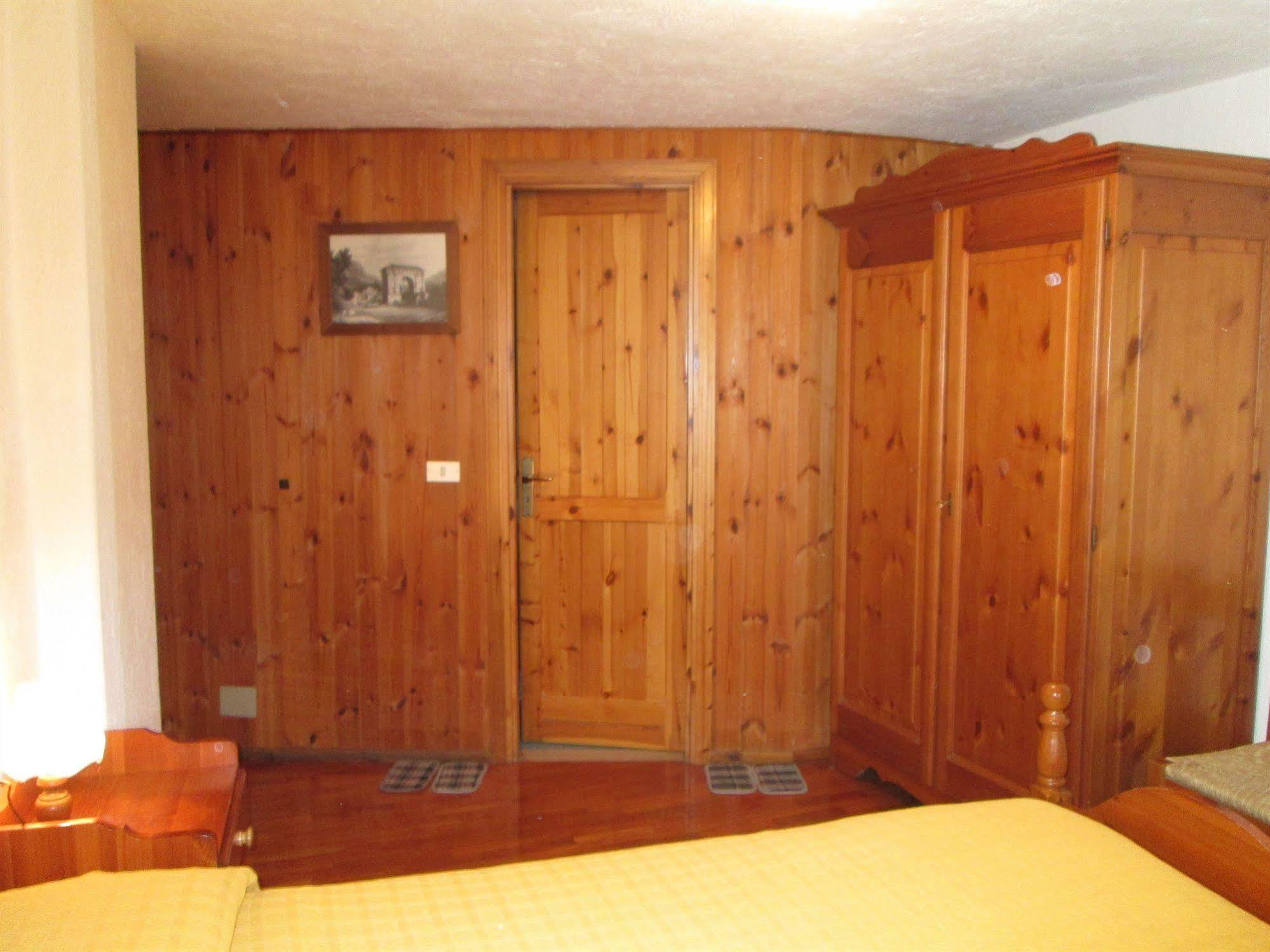 Hotel Cecchin Aosta Ngoại thất bức ảnh