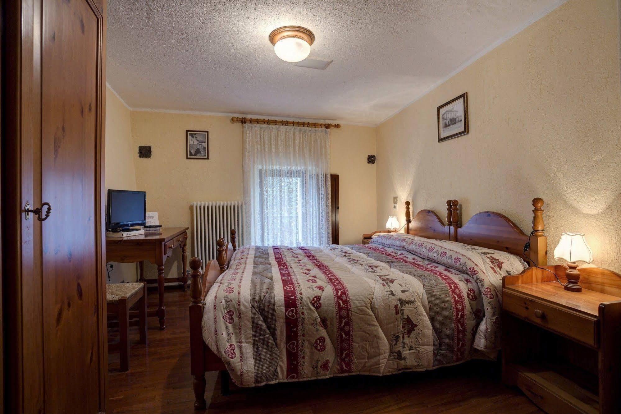 Hotel Cecchin Aosta Ngoại thất bức ảnh