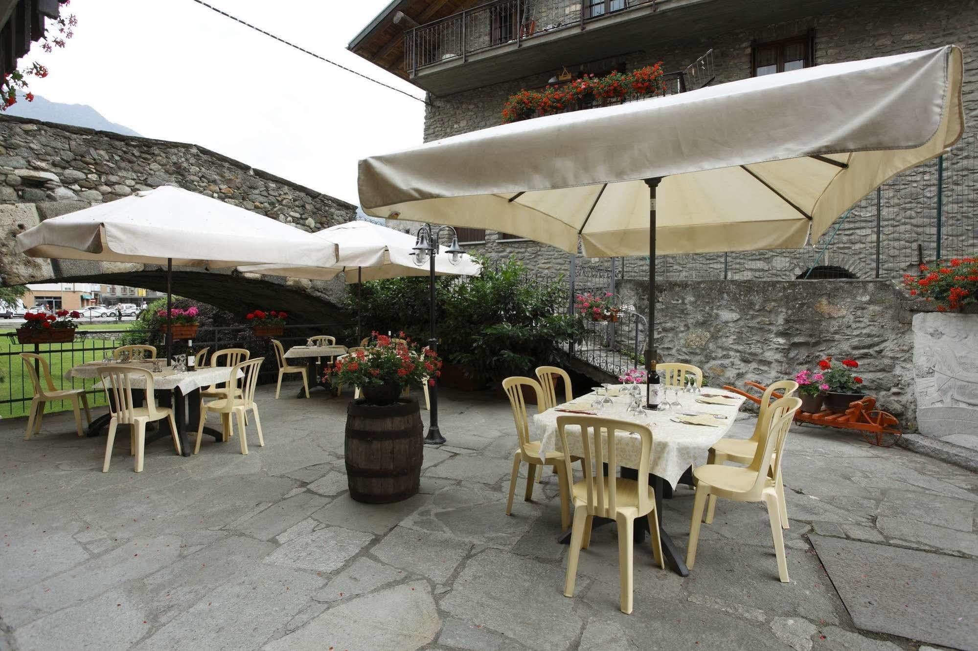 Hotel Cecchin Aosta Ngoại thất bức ảnh